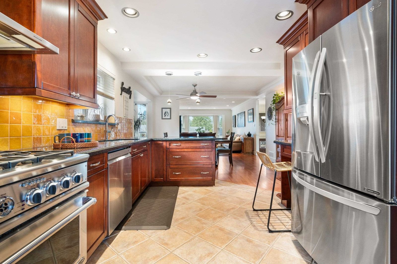 Listing Image 12