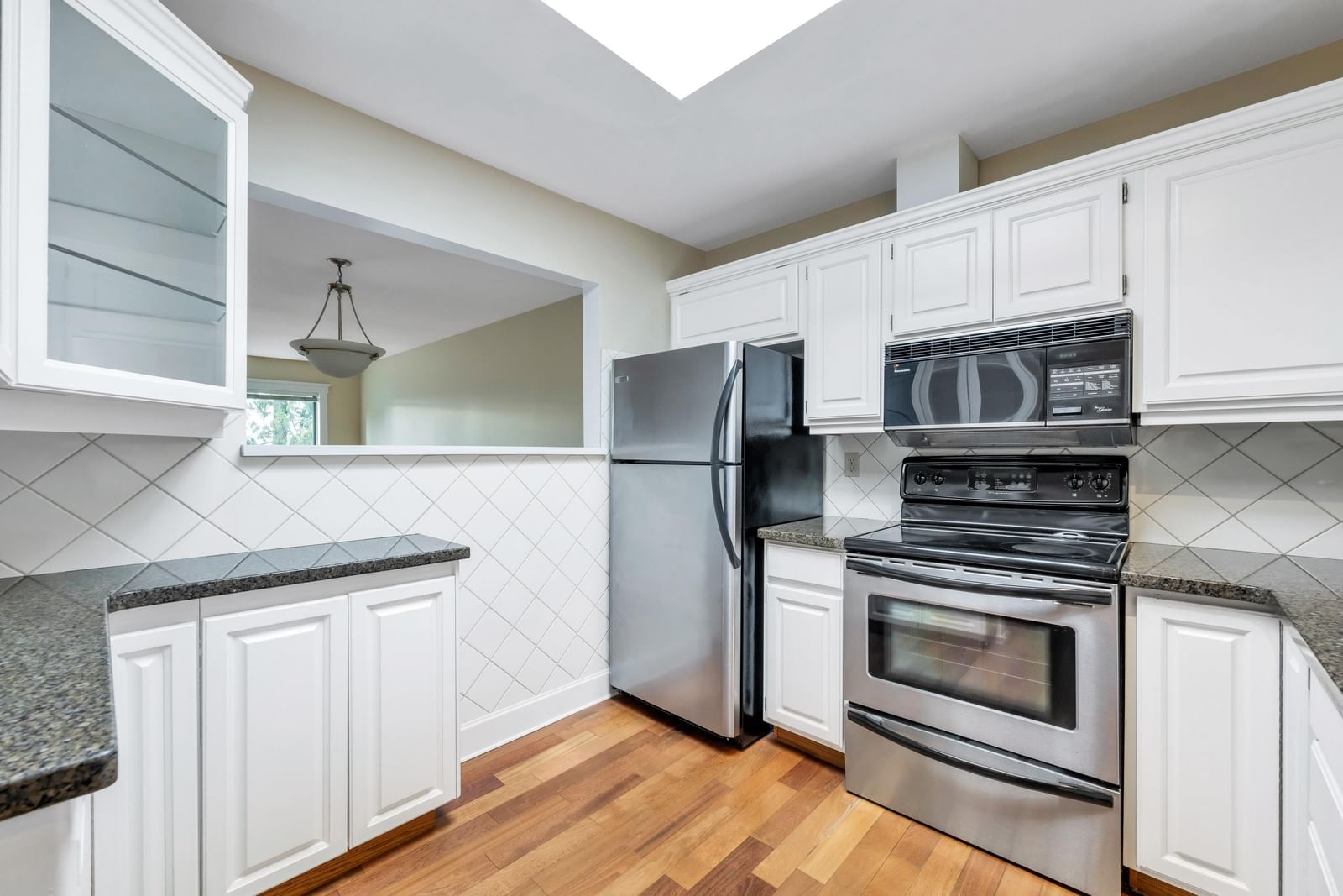 Listing Image 11