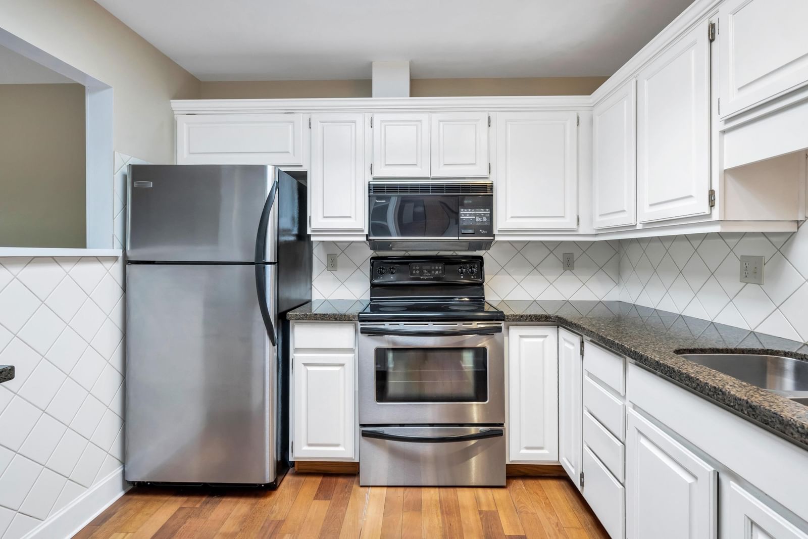 Listing Image 12