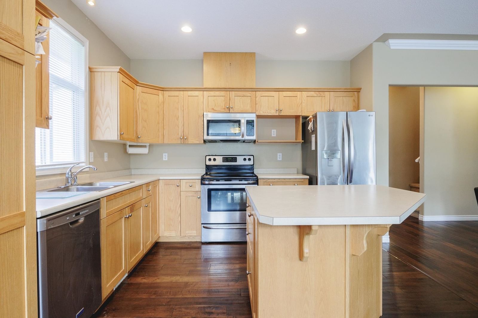 Listing Image 5