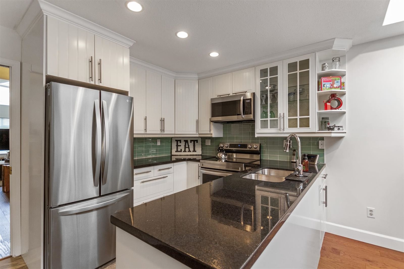 Listing Image 11