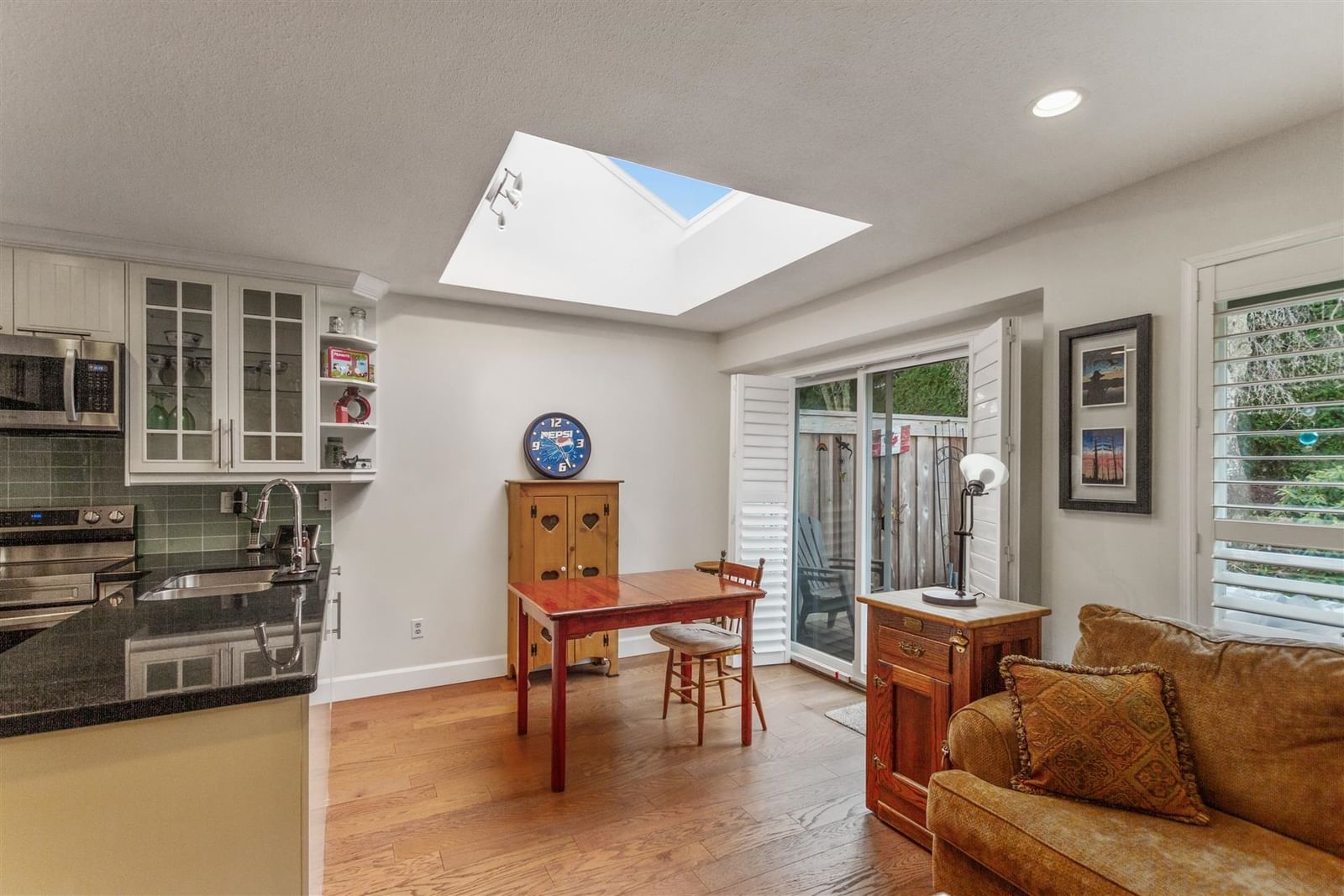 Listing Image 14