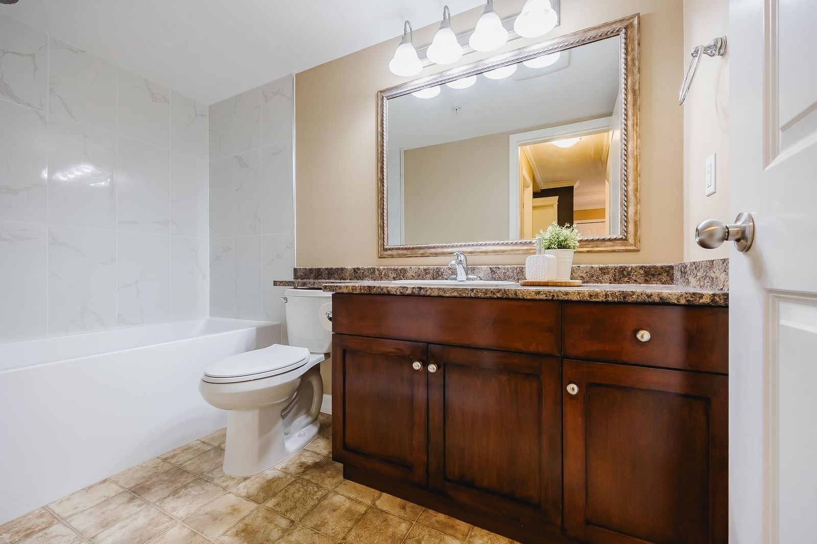 Listing Image 24