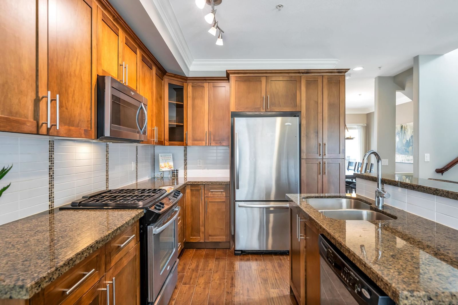 Listing Image 10