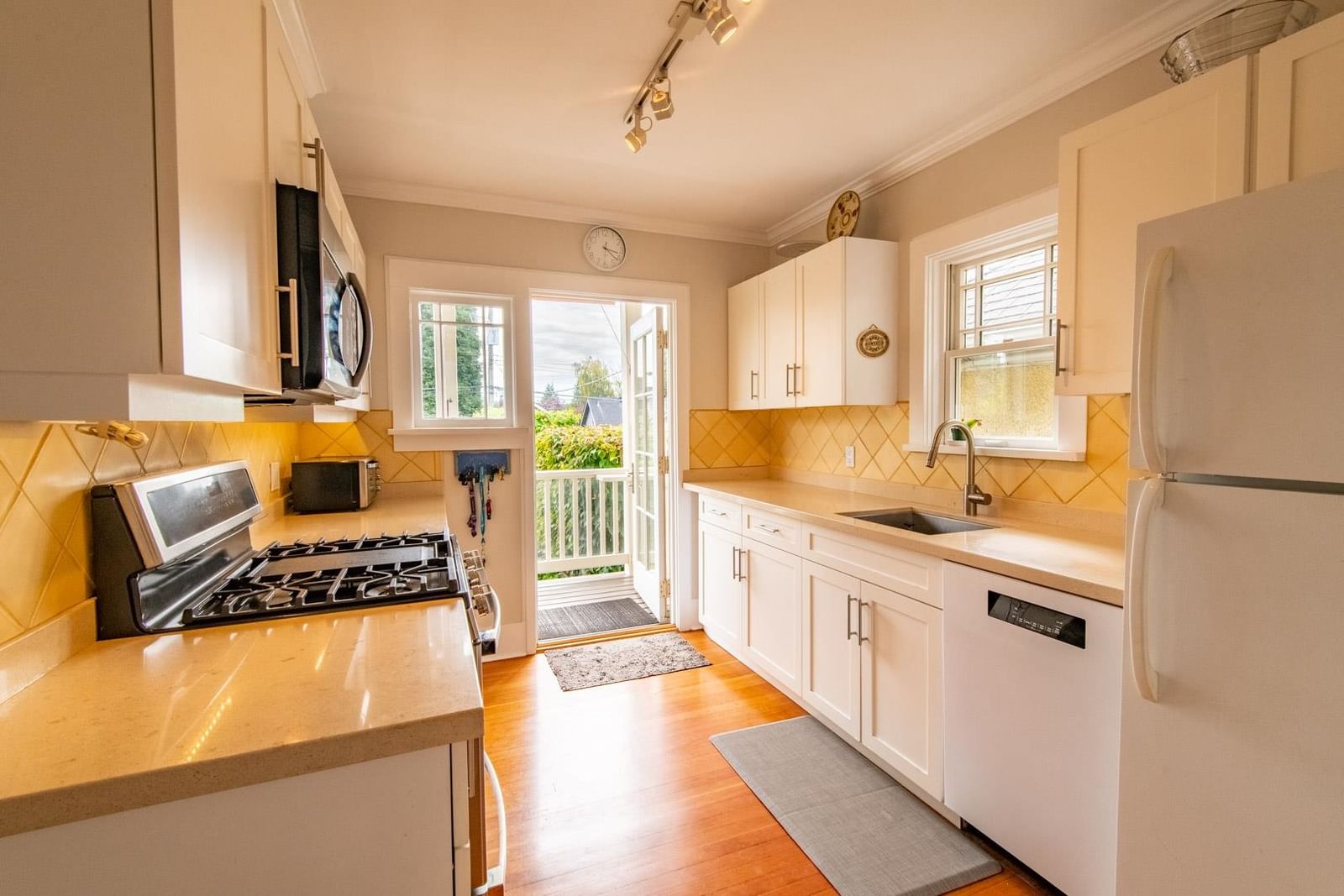 Listing Image 10