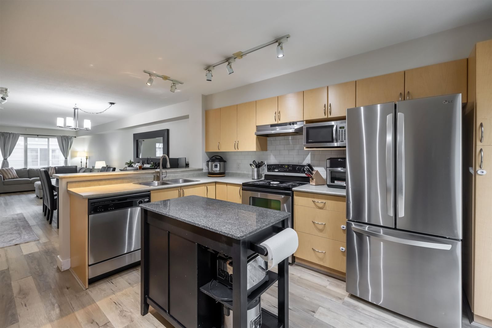Listing Image 10