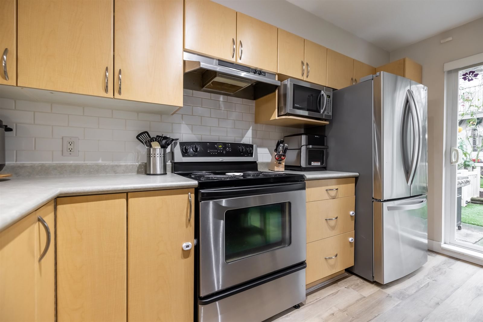 Listing Image 9