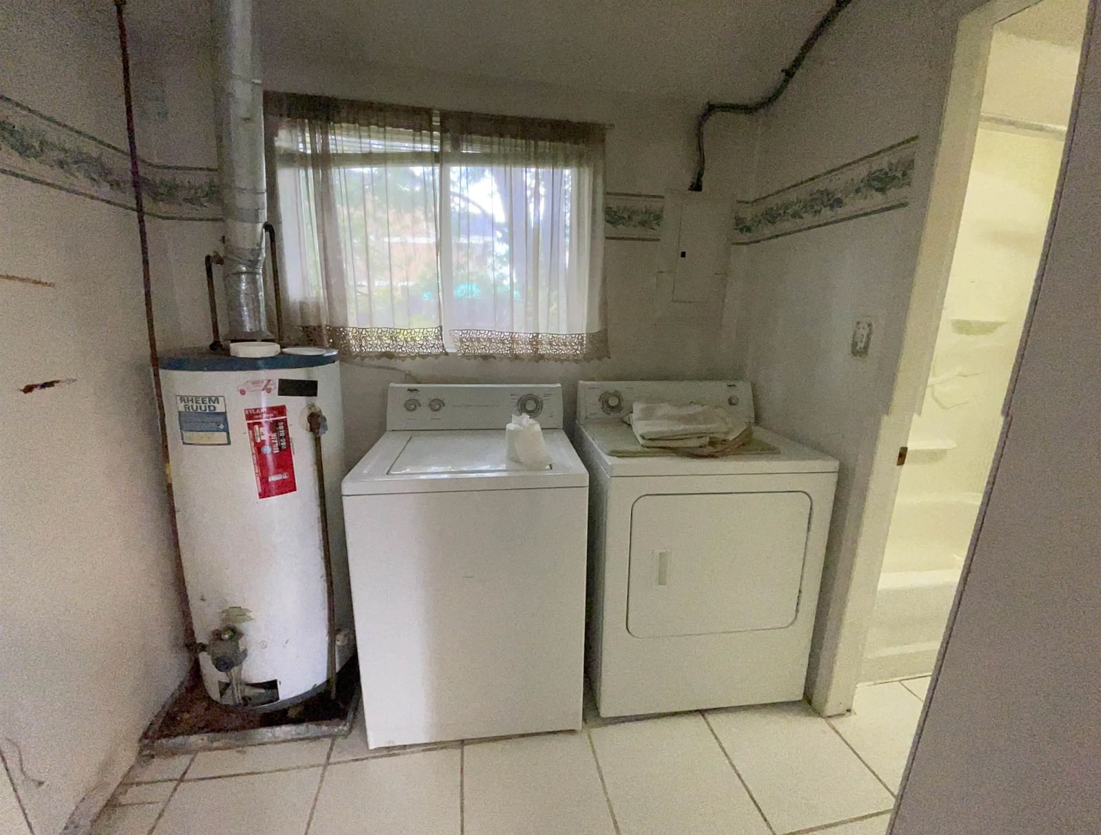 Listing Image 5