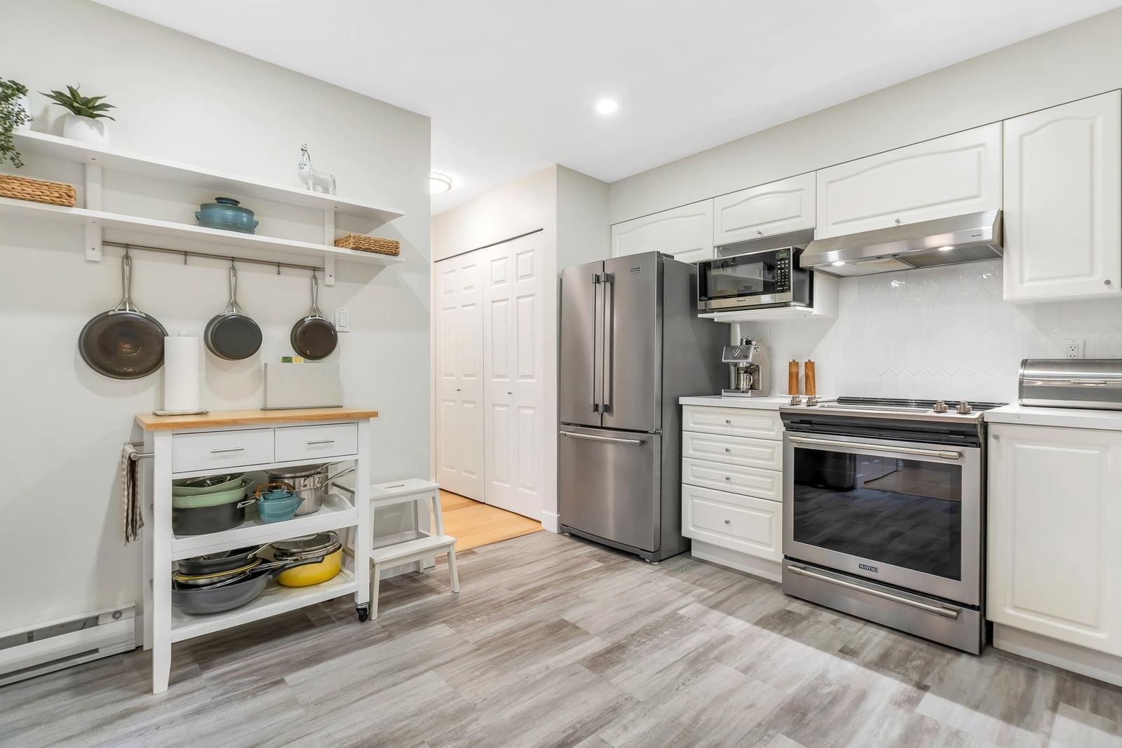 Listing Image 15
