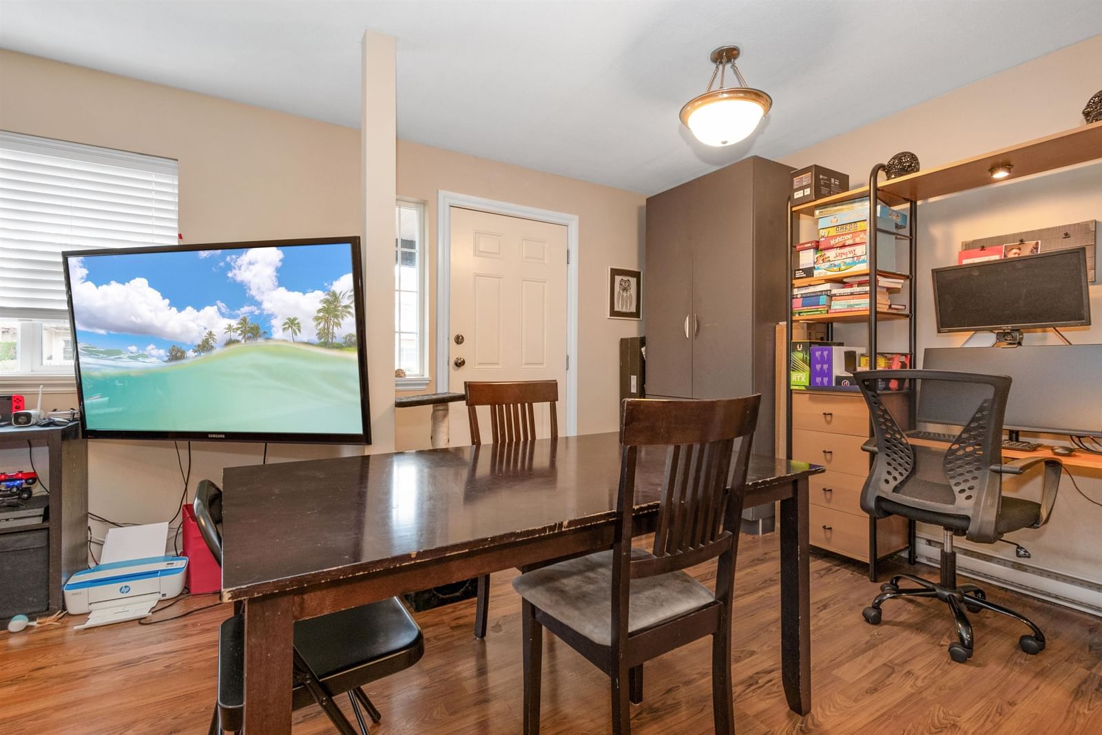 Listing Image 10