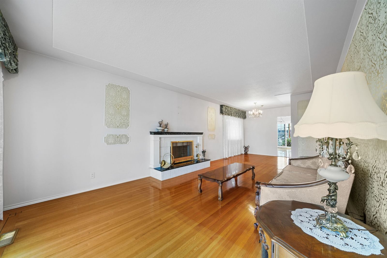 Listing Image 6