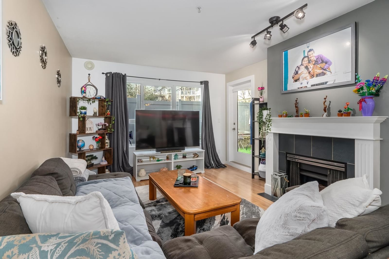 Listing Image 12