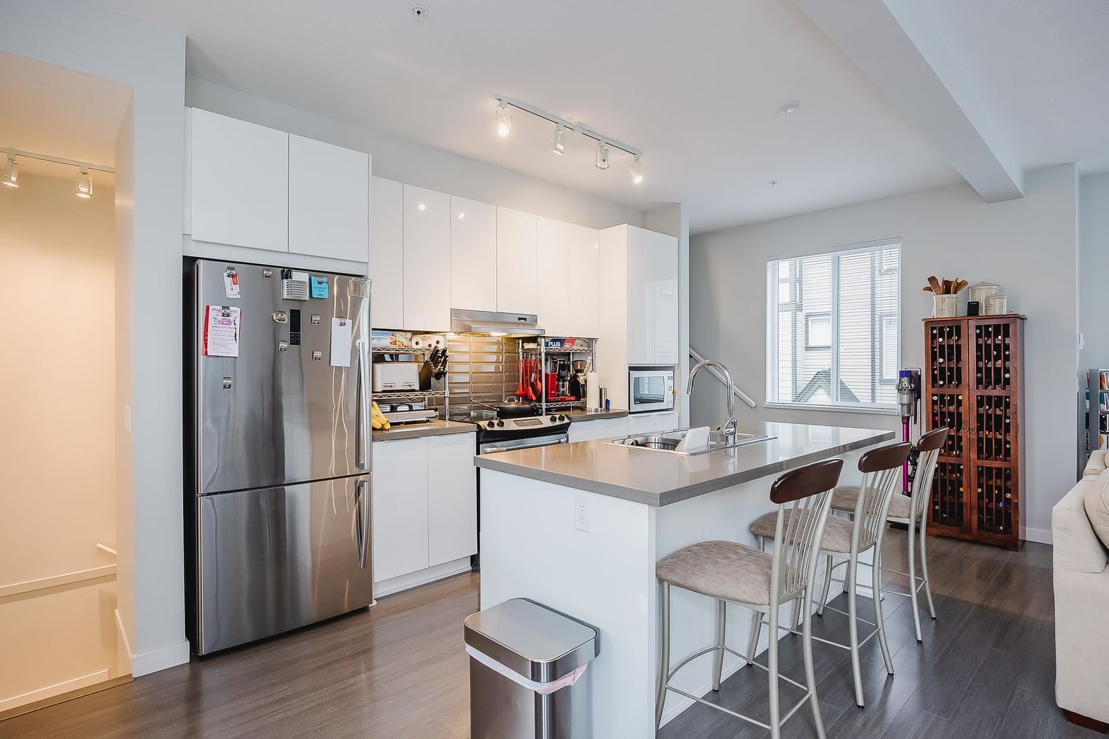 Listing Image 10