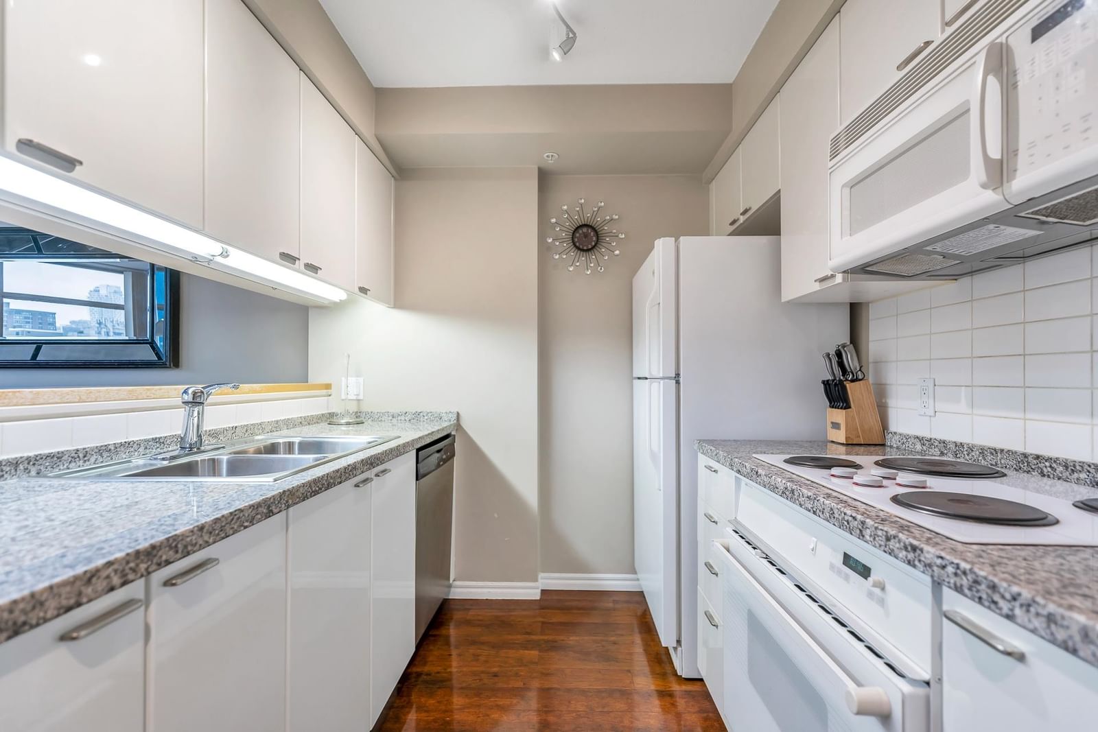 Listing Image 13