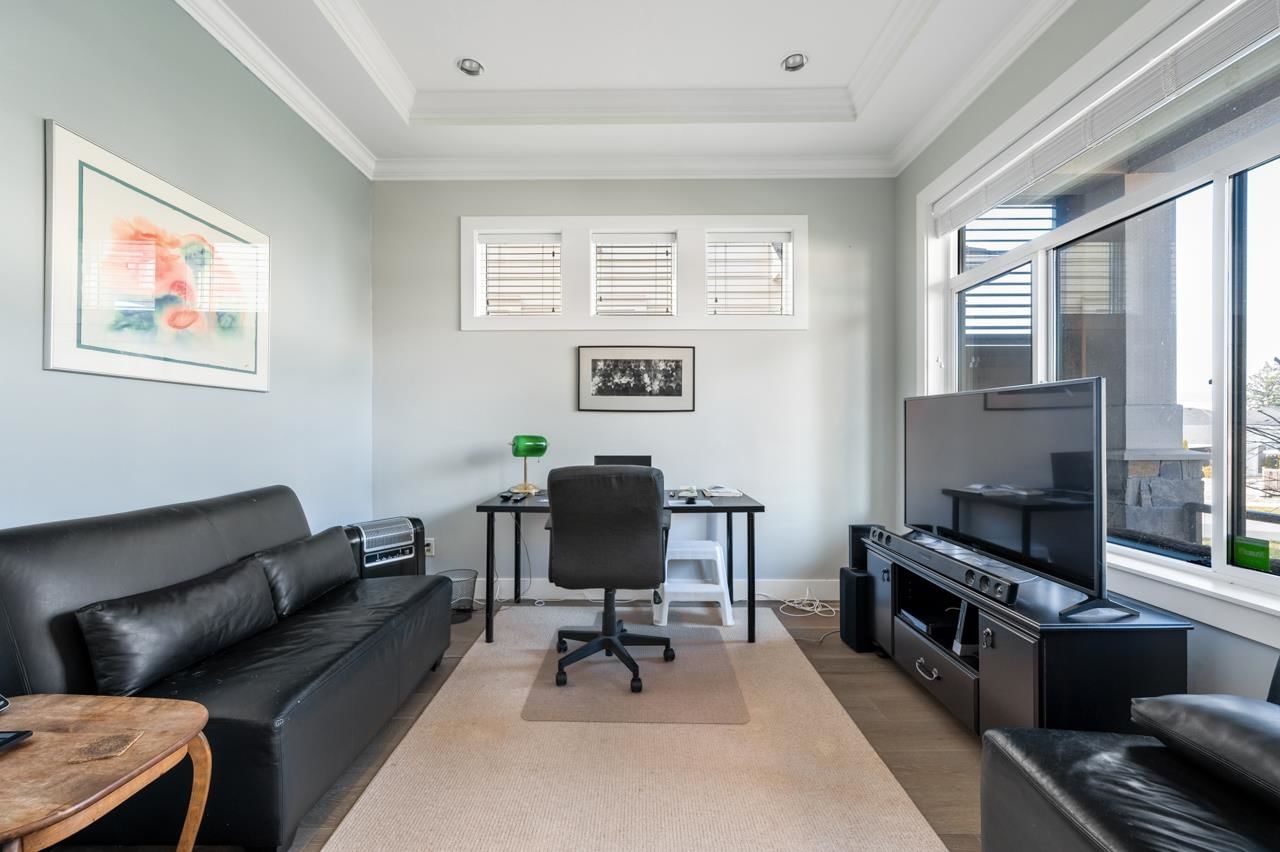 Listing Image 11
