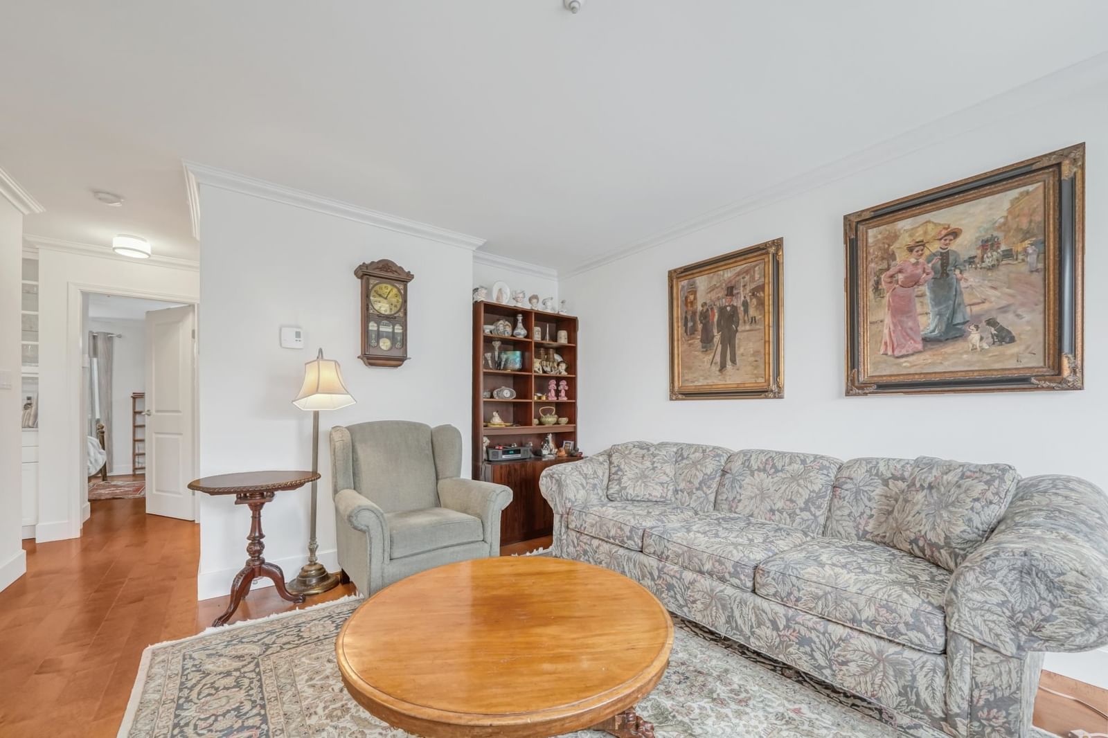 Listing Image 6