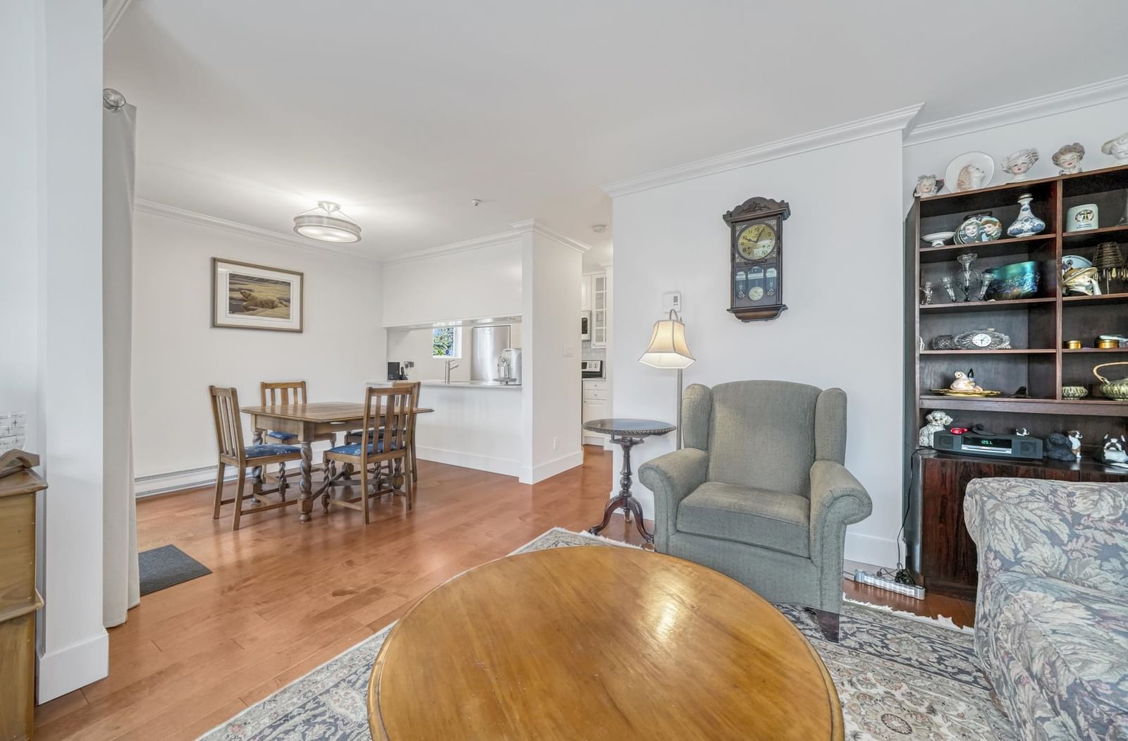 Listing Image 8