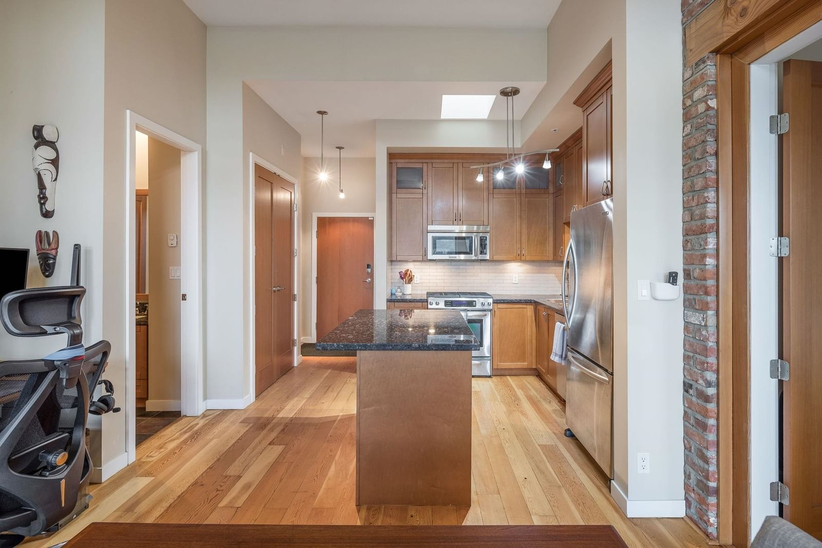 Listing Image 12