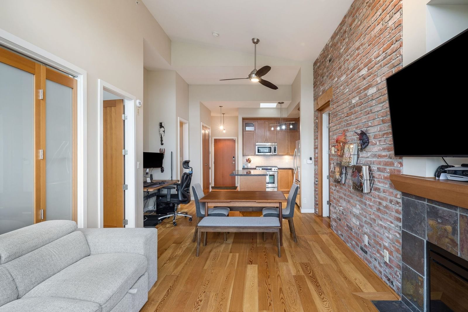 Listing Image 8