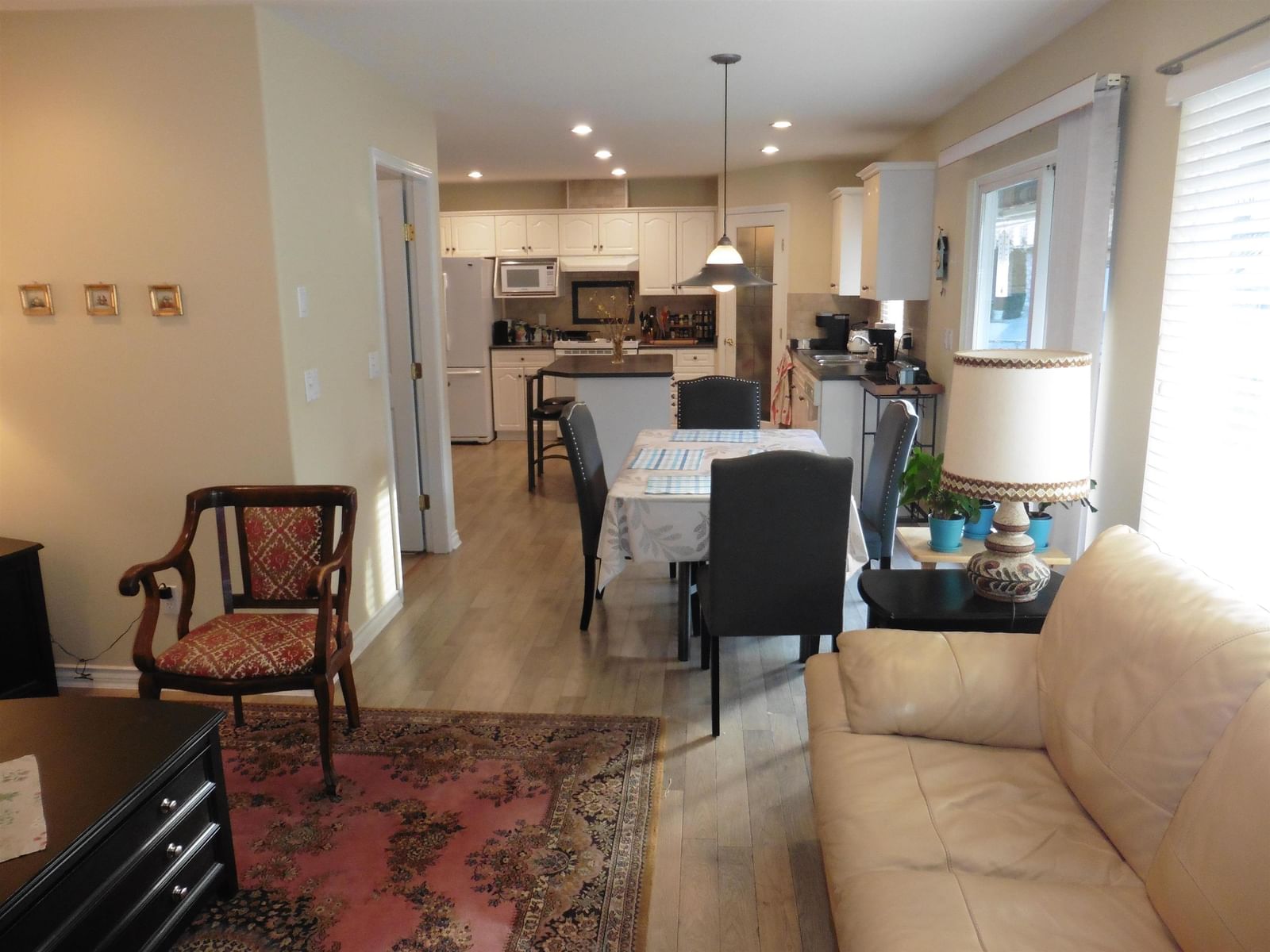 Listing Image 11