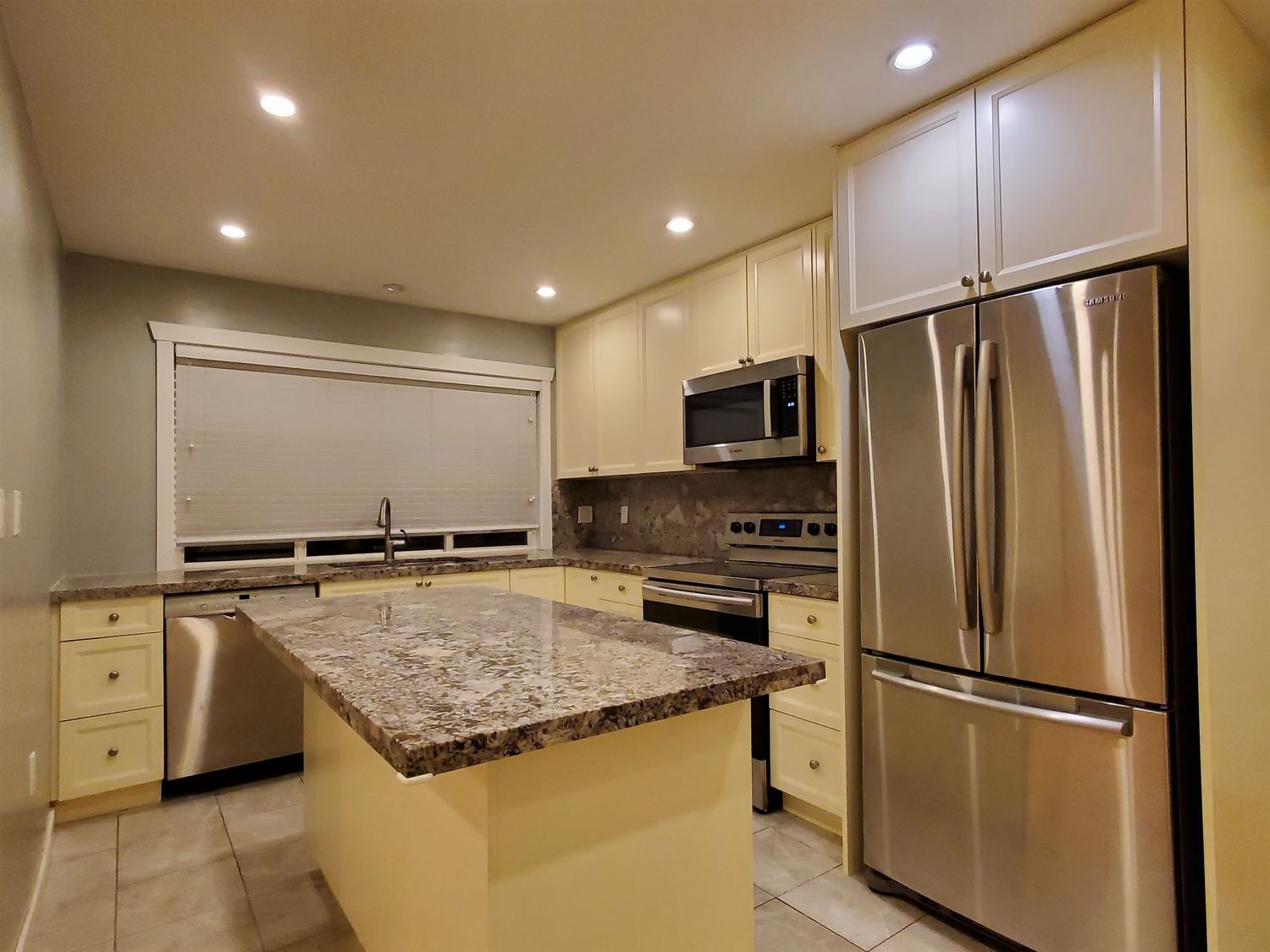 Listing Image 5