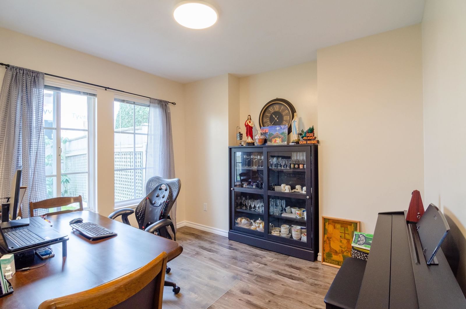 Listing Image 12
