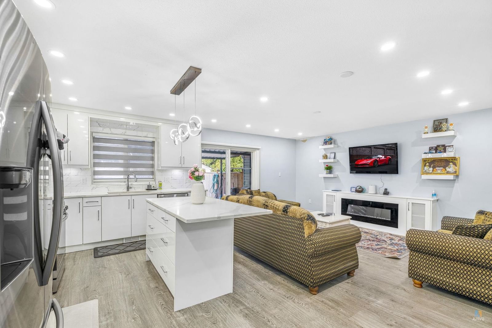 Listing Image 10