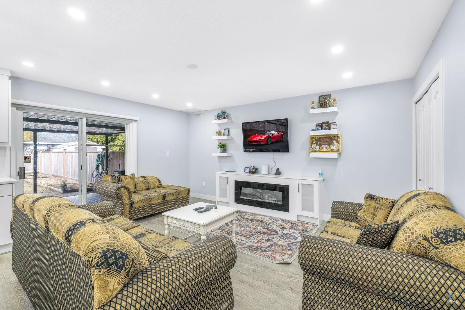 Listing Image 12