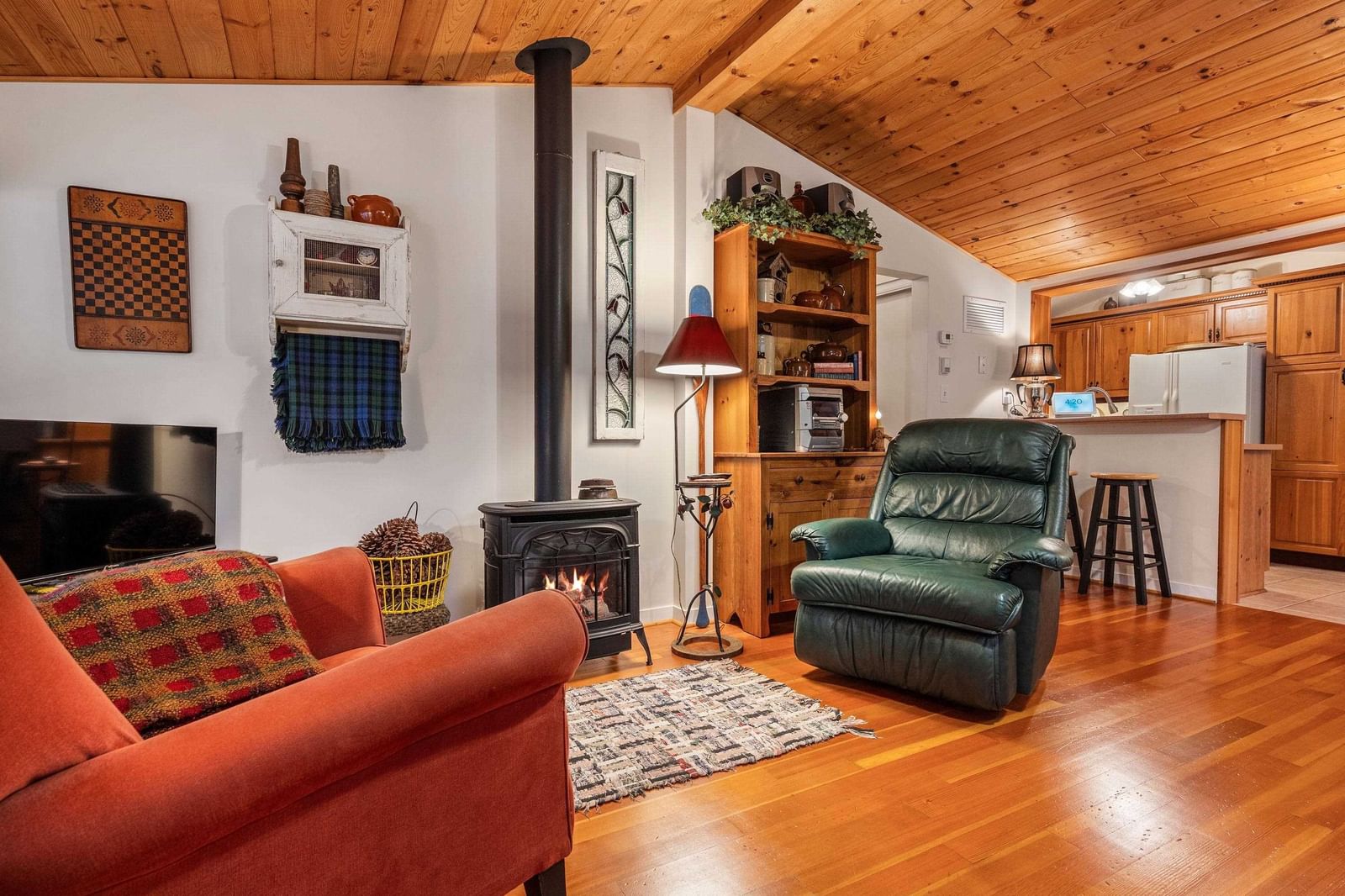 Listing Image 12