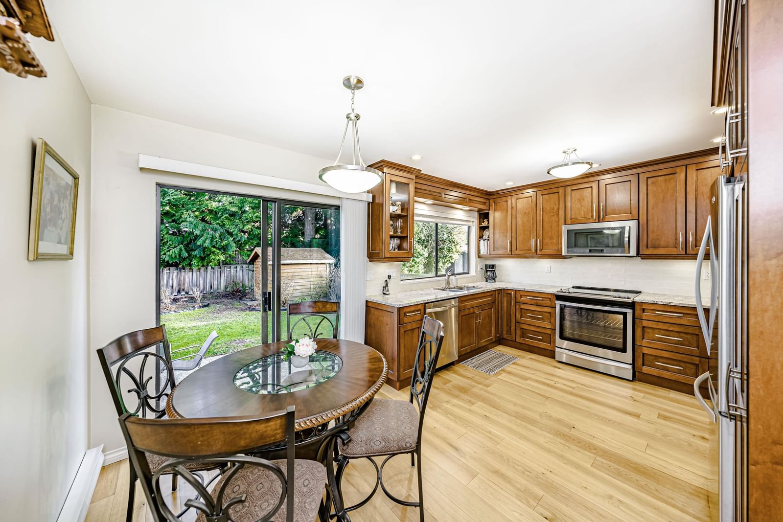 Listing Image 11