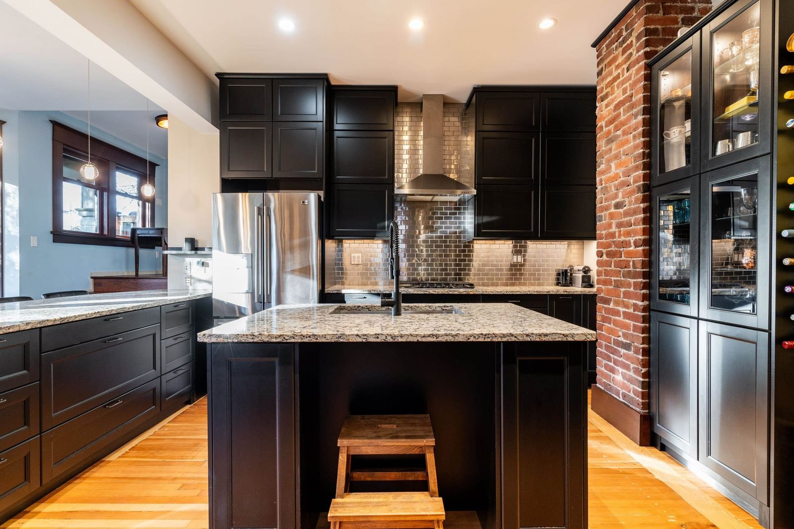 Listing Image 9