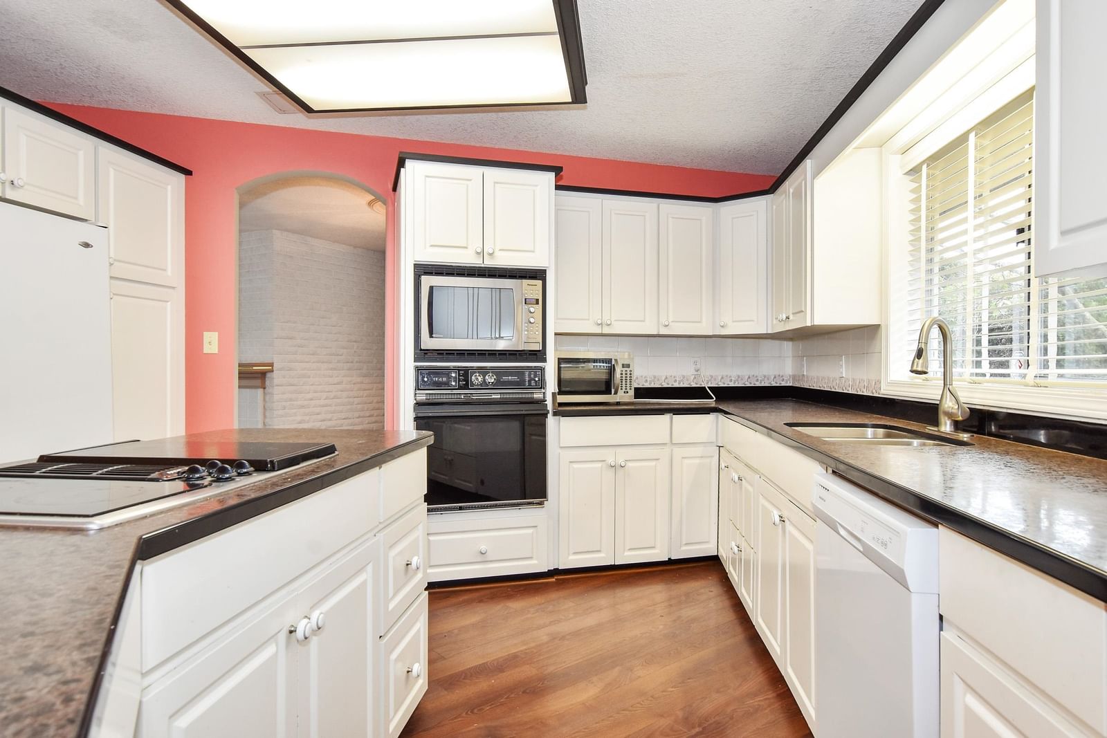 Listing Image 19