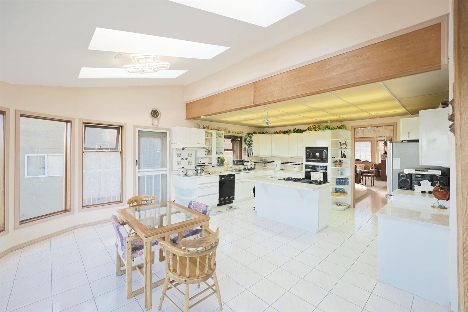 Listing Image 10