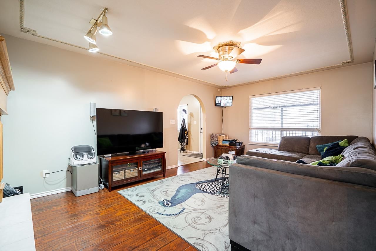 Listing Image 6