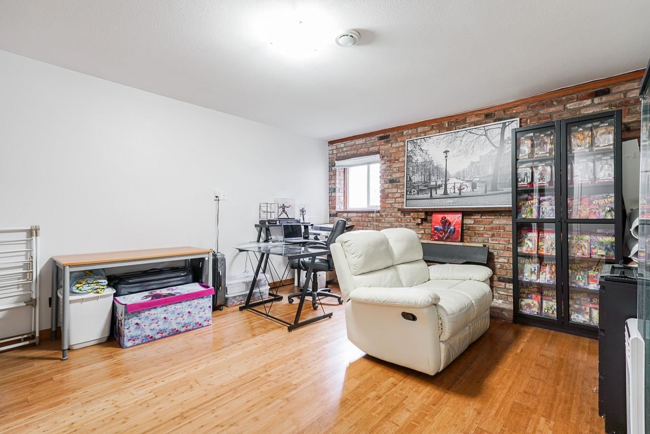 Listing Image 19