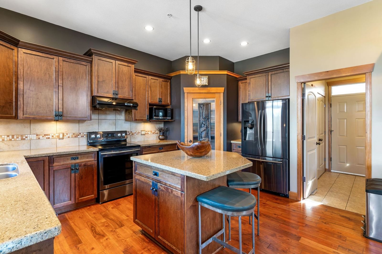 Listing Image 10