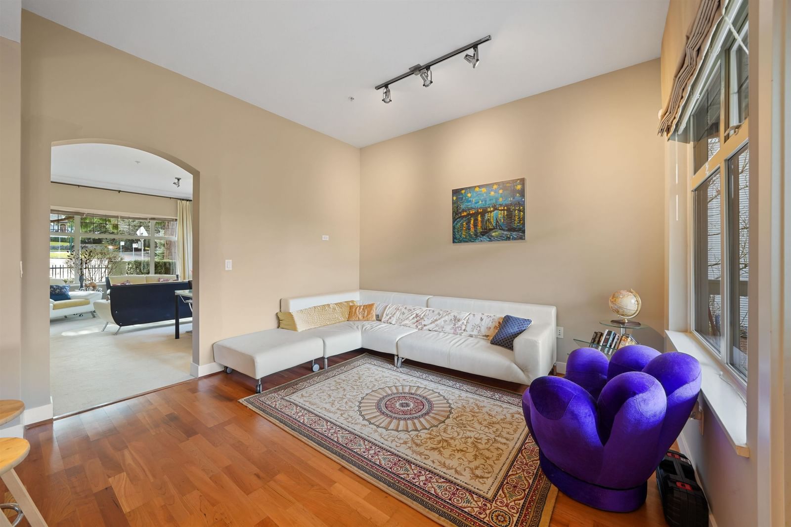 Listing Image 12