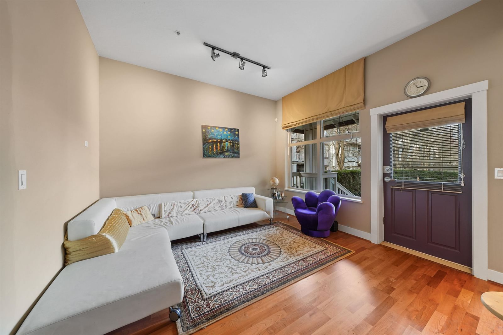 Listing Image 14