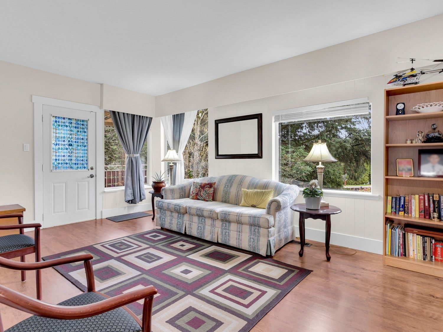 Listing Image 11