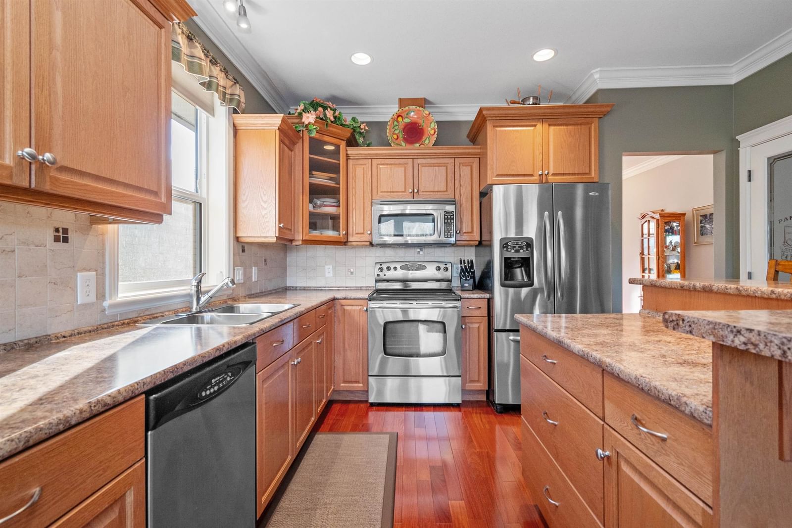 Listing Image 10