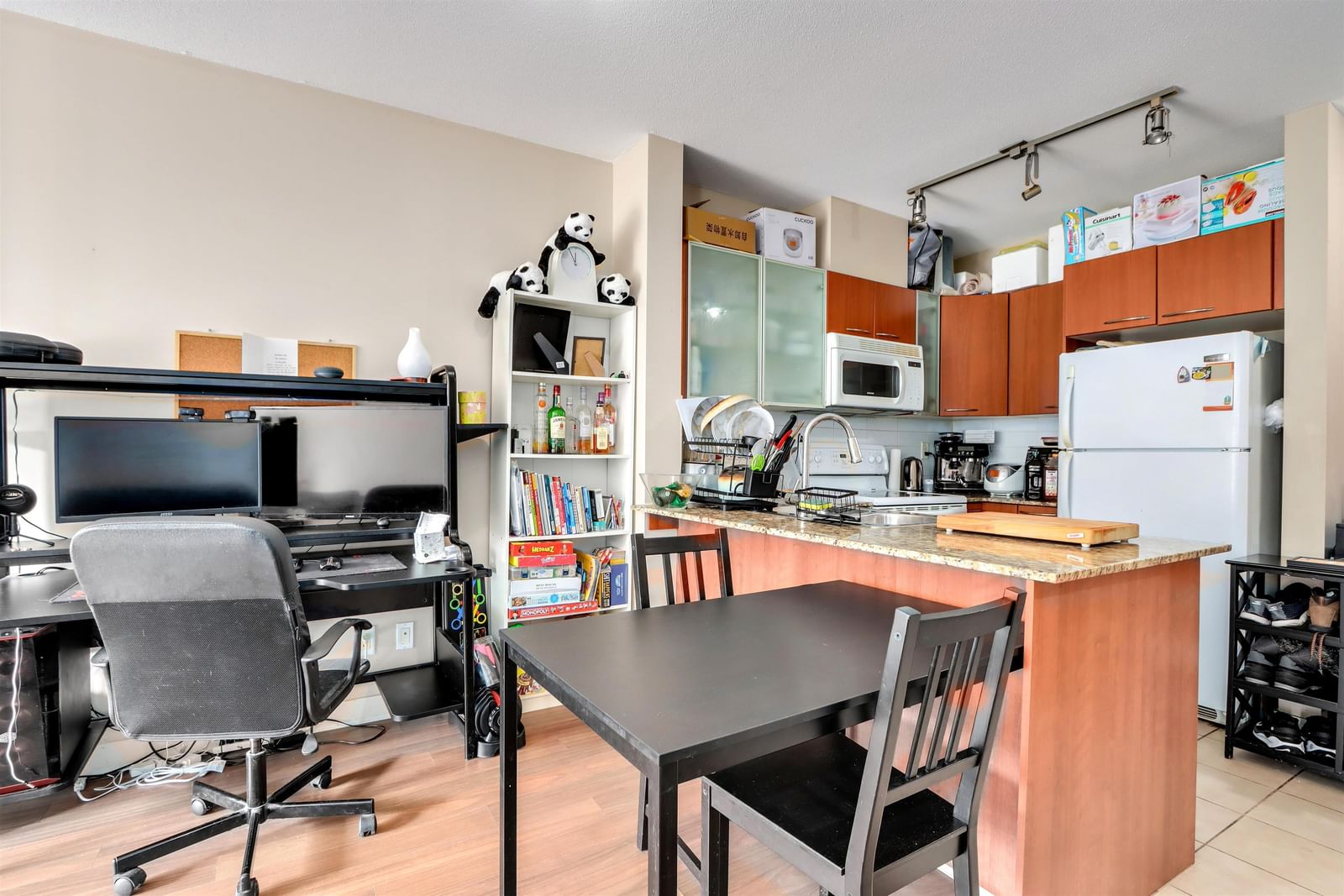 Listing Image 8