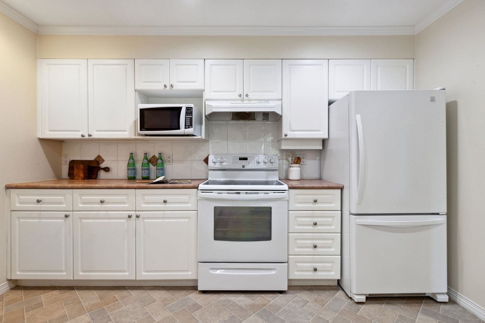 Listing Image 16