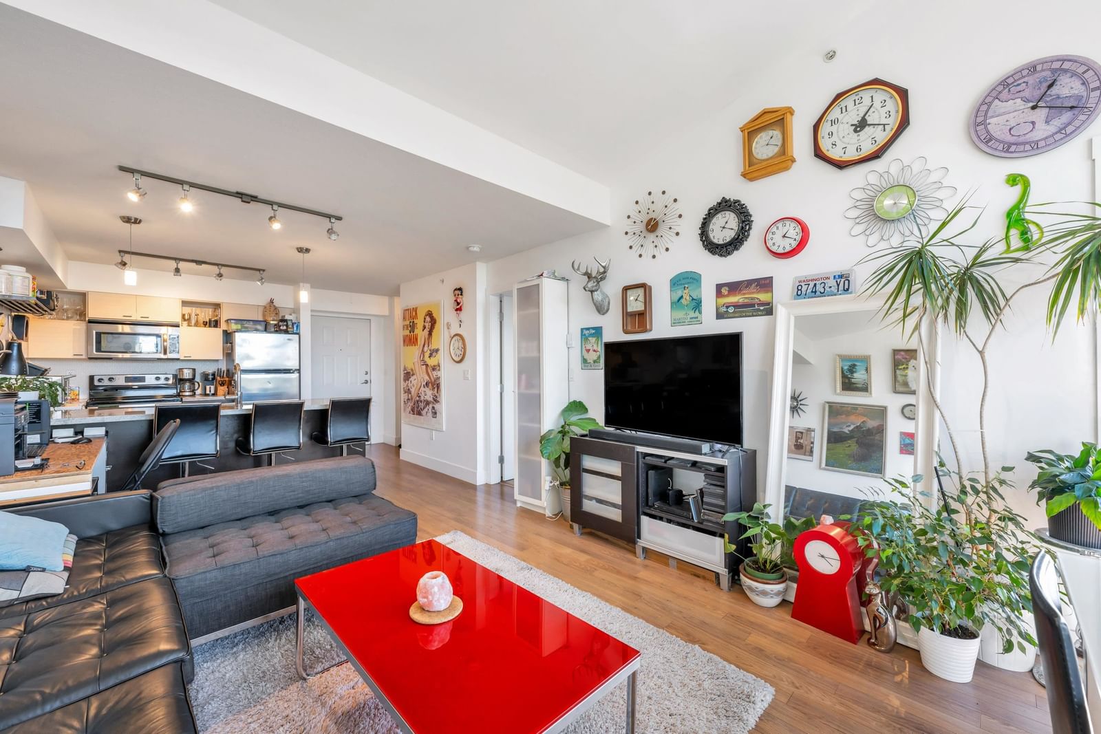 Listing Image 10