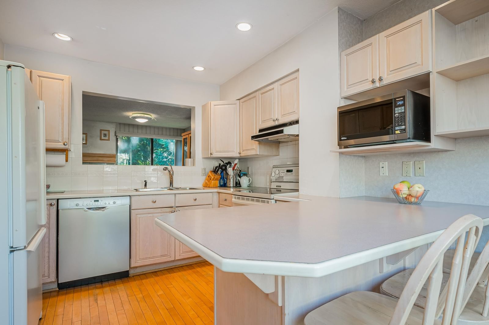 Listing Image 9