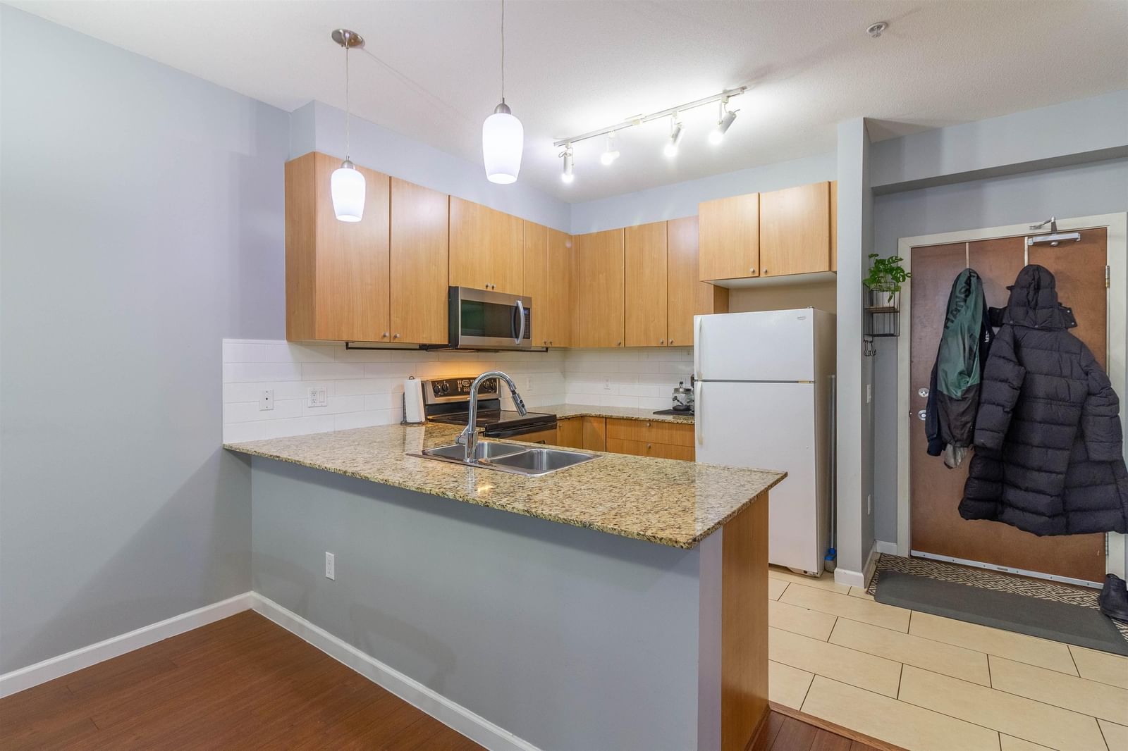 Listing Image 9