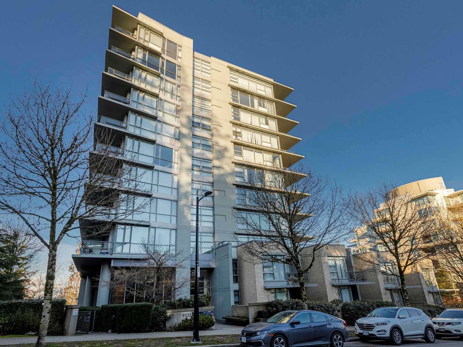 Listing Image 4
