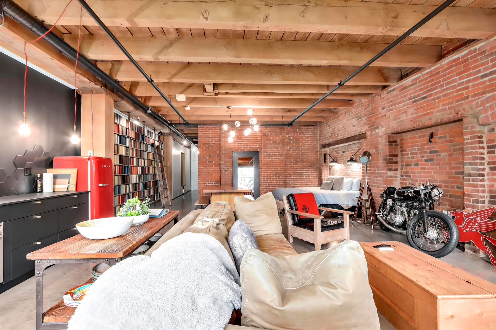 Listing Image 11