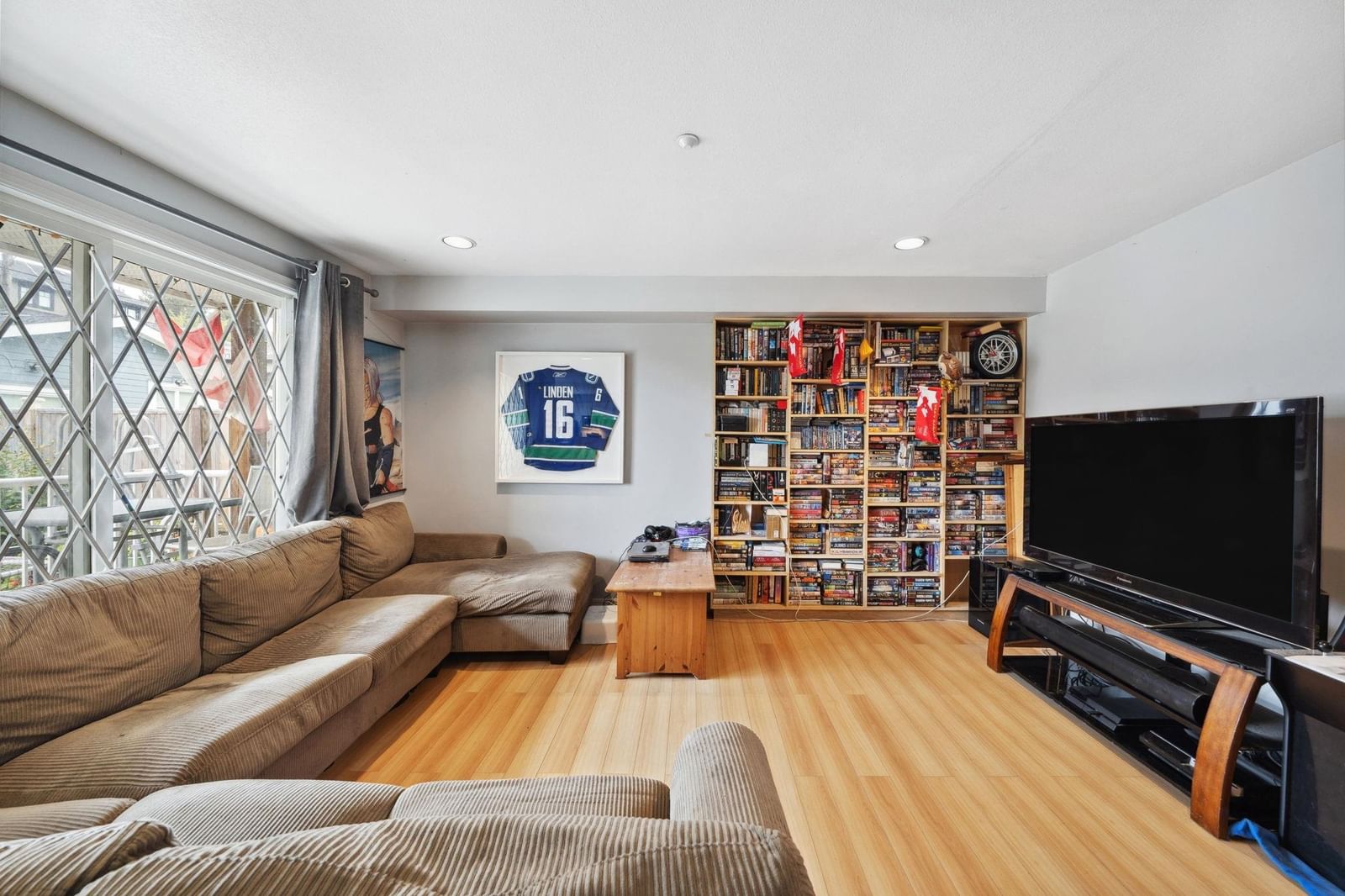 Listing Image 9