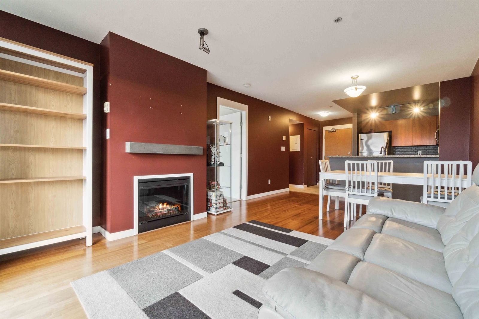 Listing Image 11