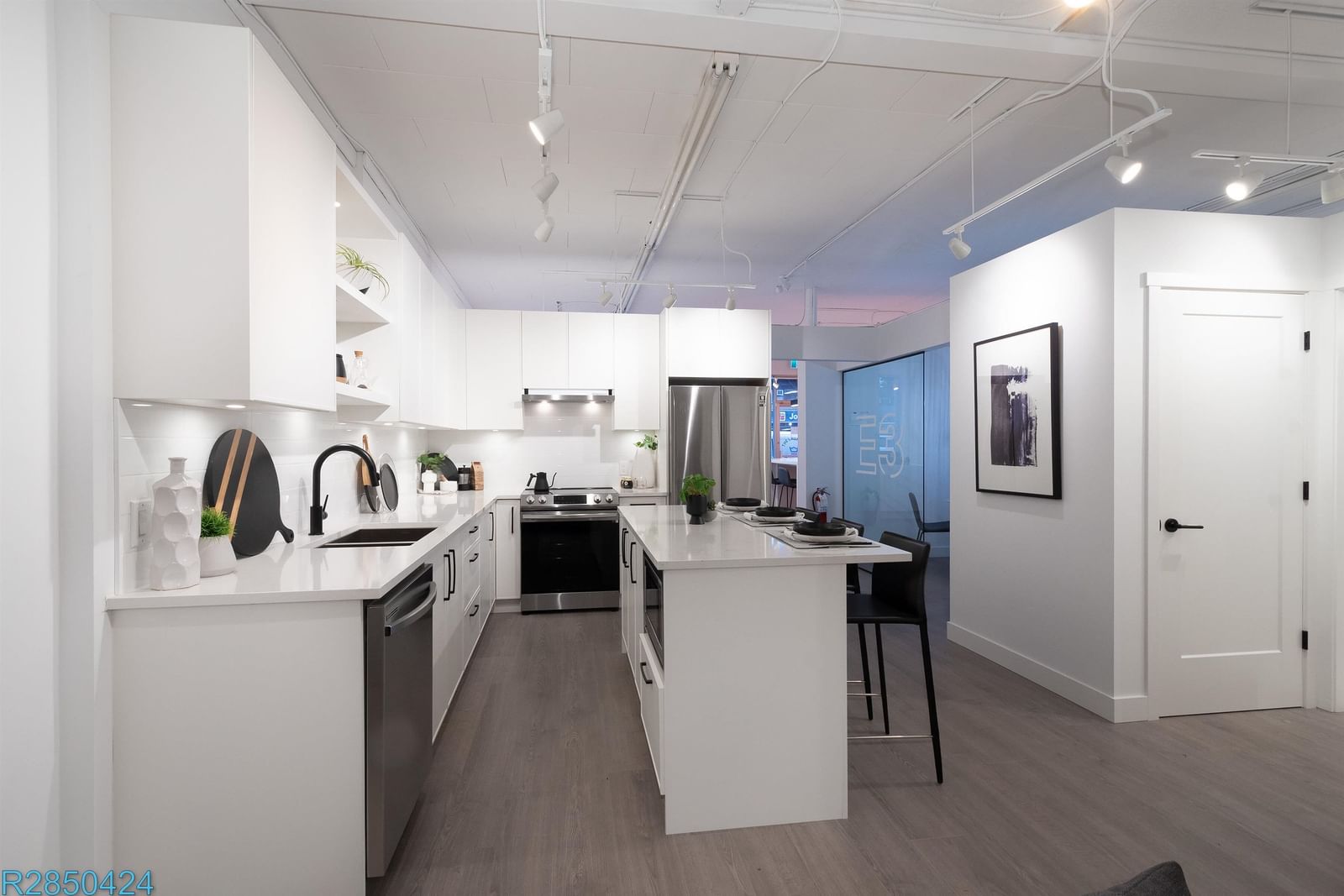 Listing Image 10